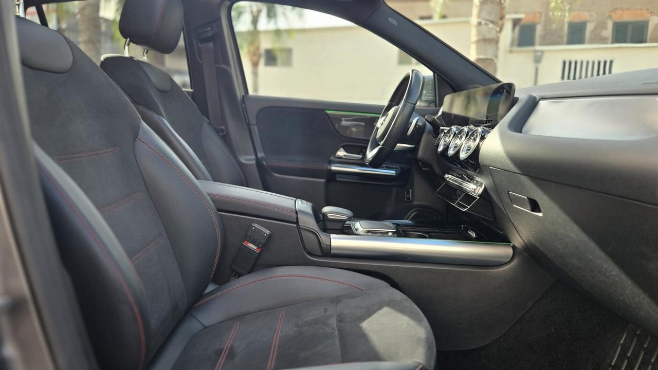 Mercedes-Benz GLA 180 d 1950 115CV Premium AMG auto Tetto Uff Italy Led USB