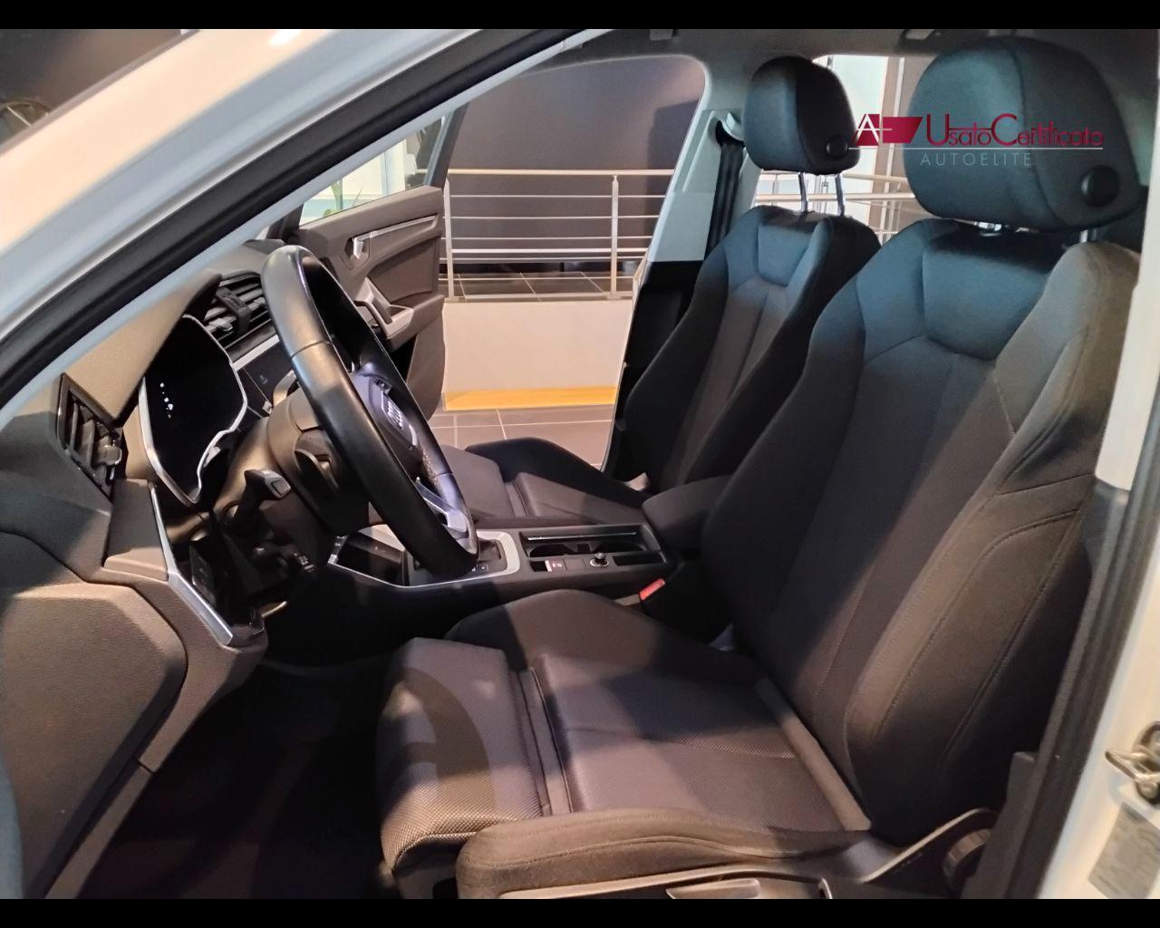 AUDI Q3 35 TDI quattro S tronic Business