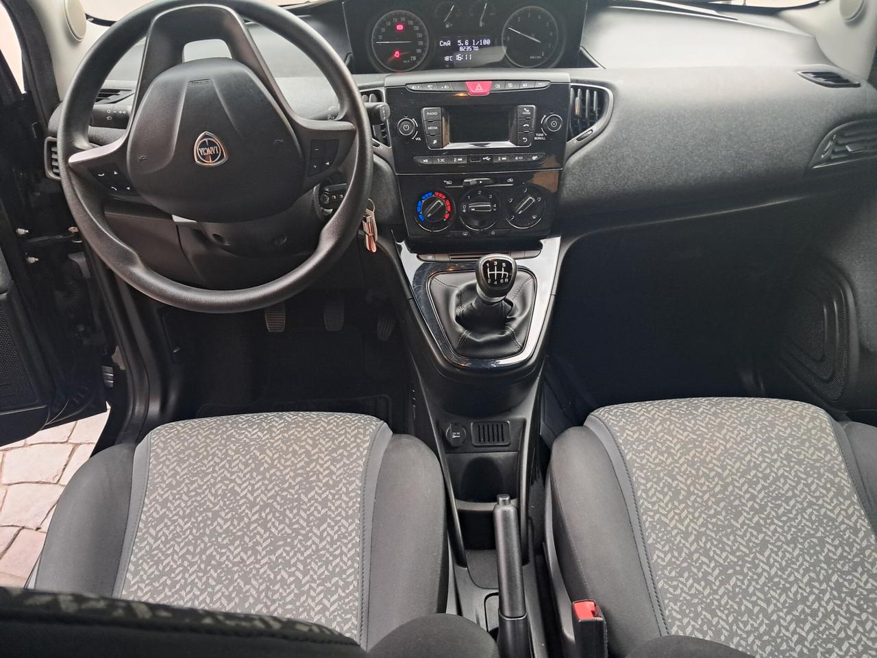 Lancia Ypsilon 1.0 FireFly 5 porte S&S Hybrid Ecochic Silver