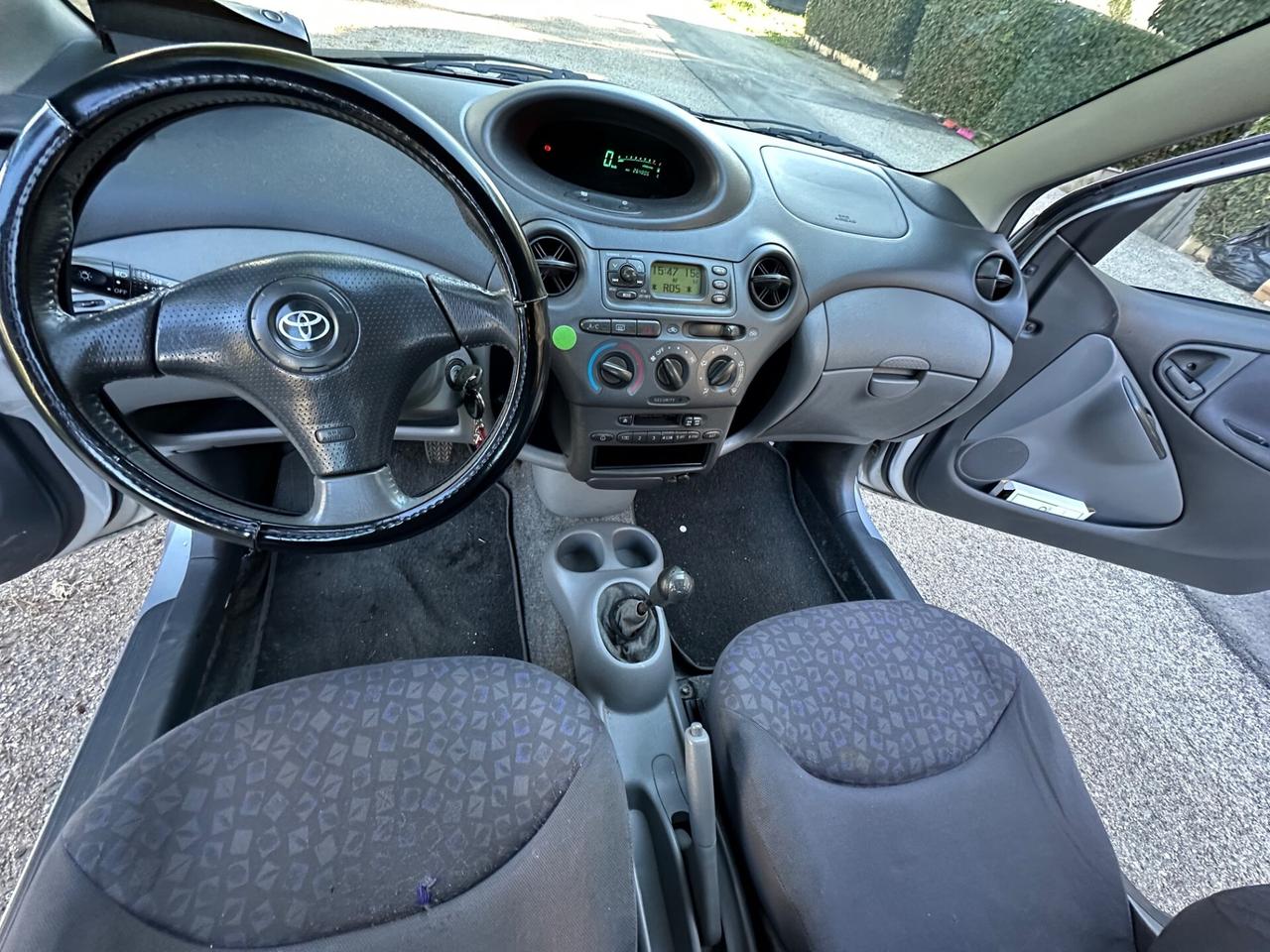 Toyota Yaris 1.3i 16V cat 3 porte neopatentati