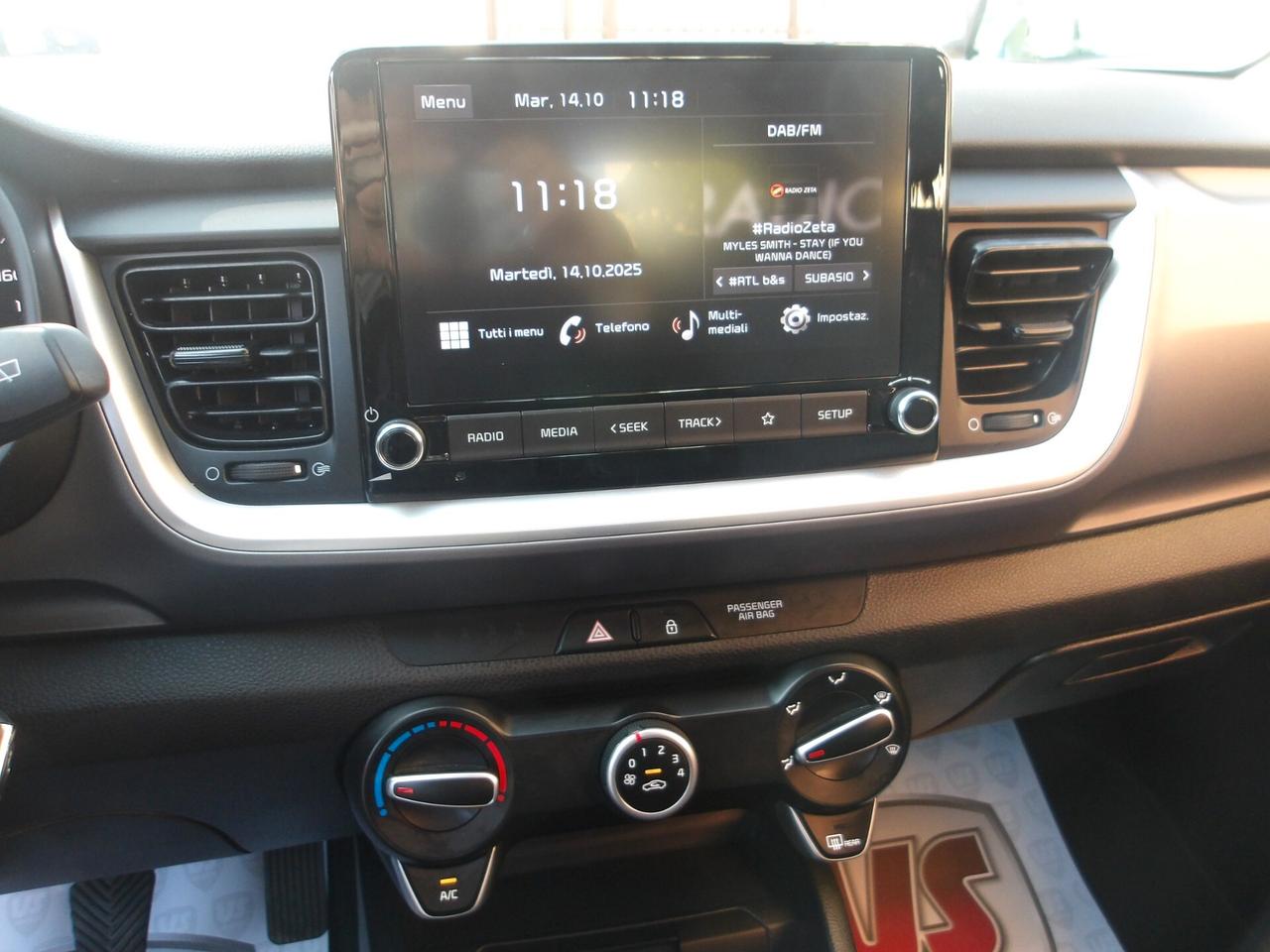 KIA STONIC 1.2 BENZ-KM 18.000-2022