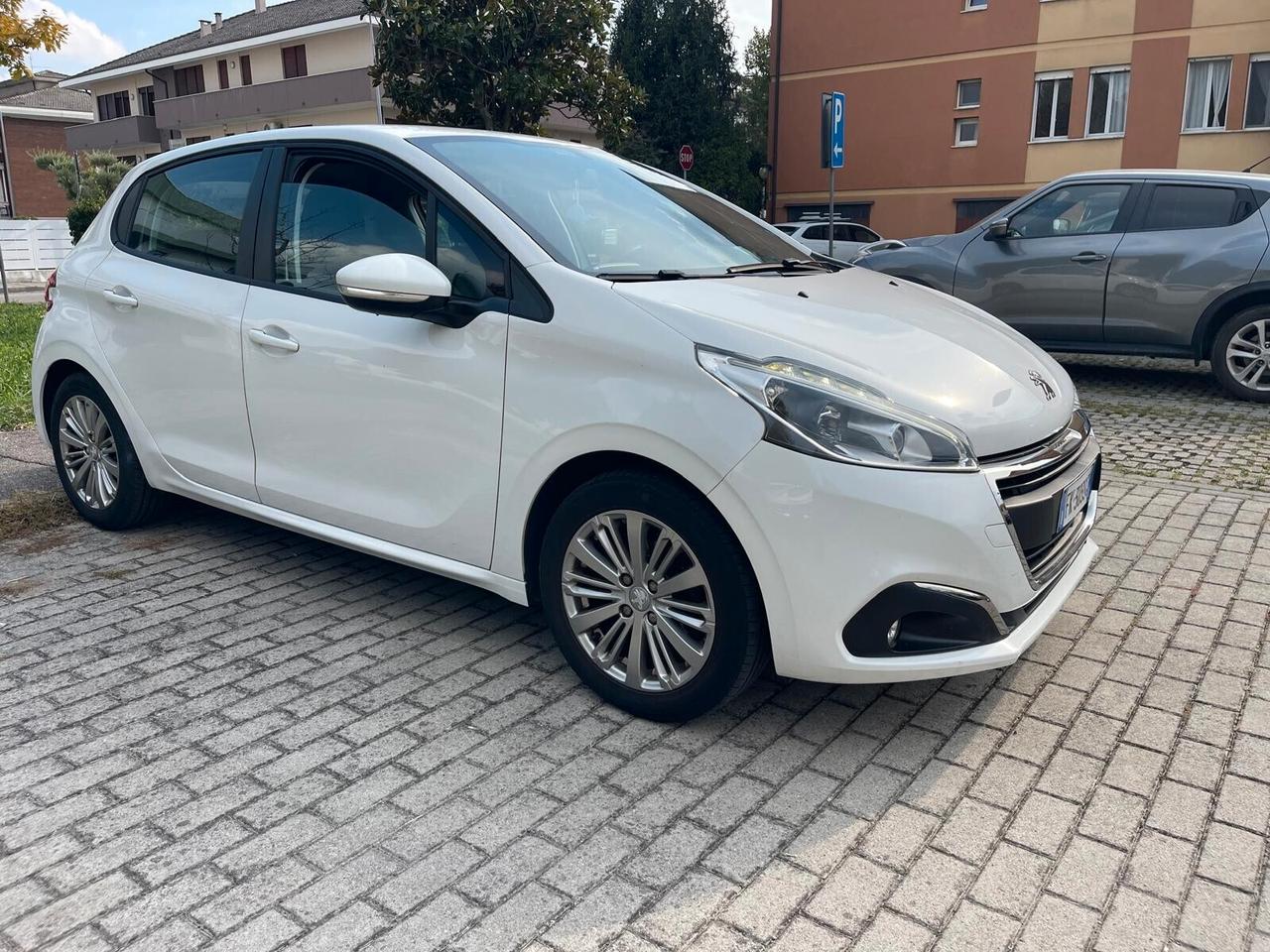 Peugeot 208 PureTech 82 5 porte Allure