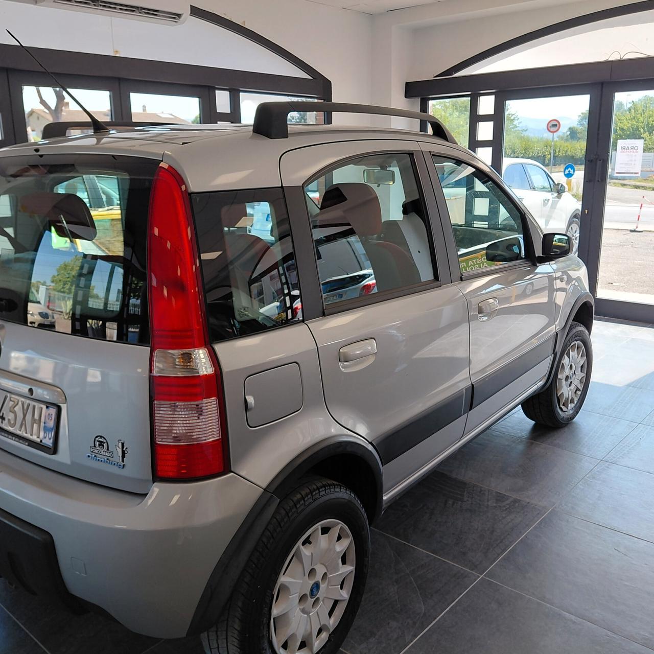 FIAT PANDA ANNO 2005 TRAZIONE 4X4 GANCIO TRAINO KM 182 MILA