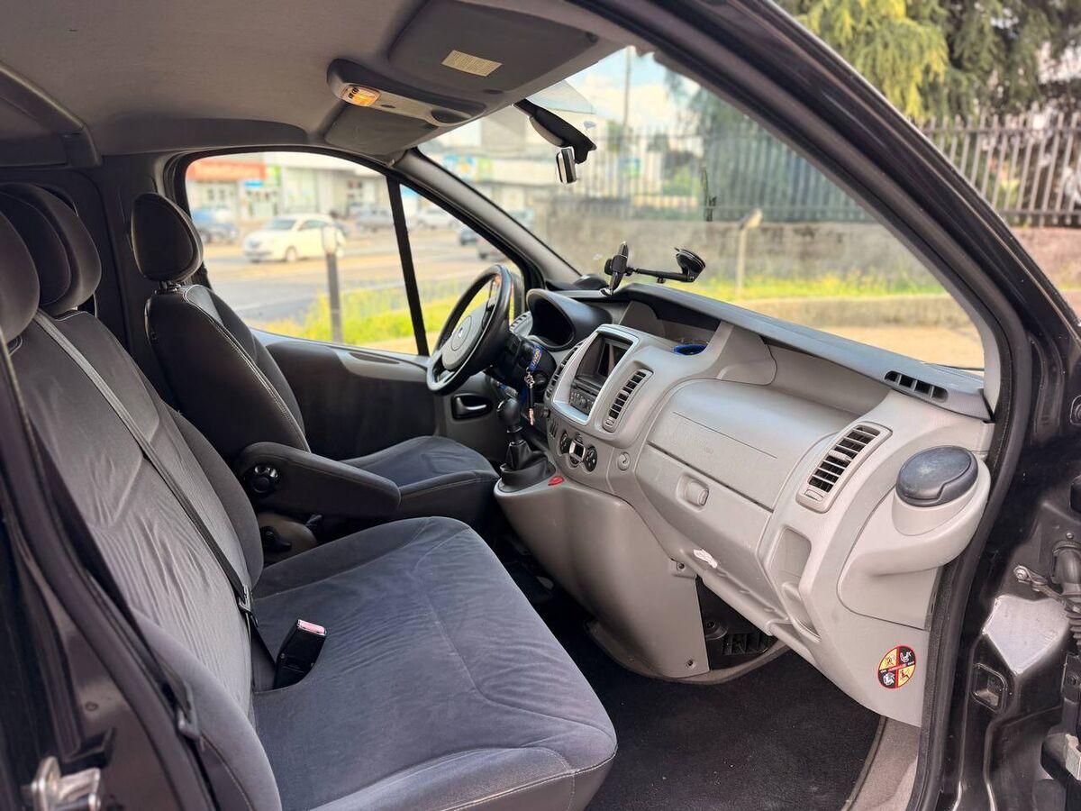 Renault TRAFIC PASSENGER 2.0 D 9 POSTI