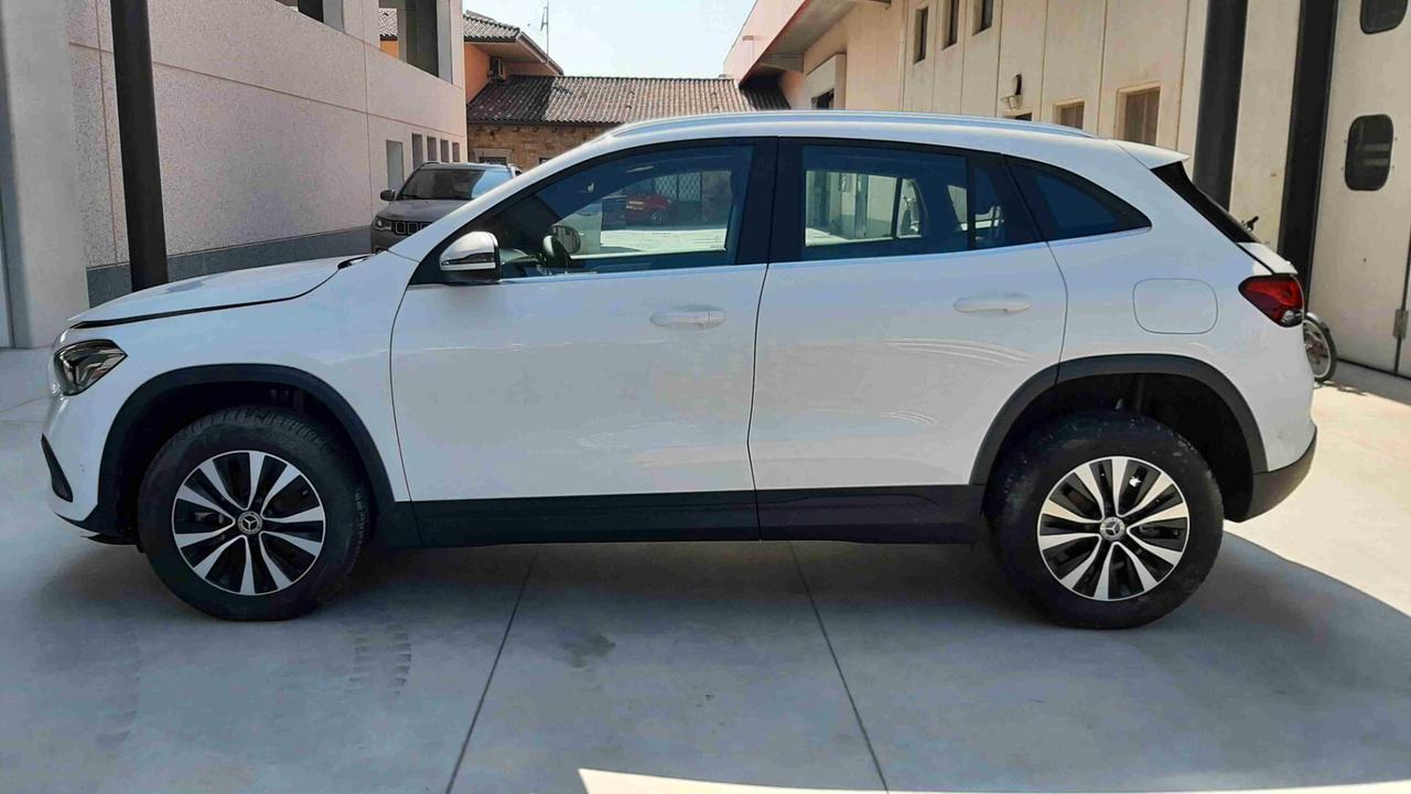 Mercedes-benz GLA 180 GLA 180 d Automatic Business (Parzialmente allagata)