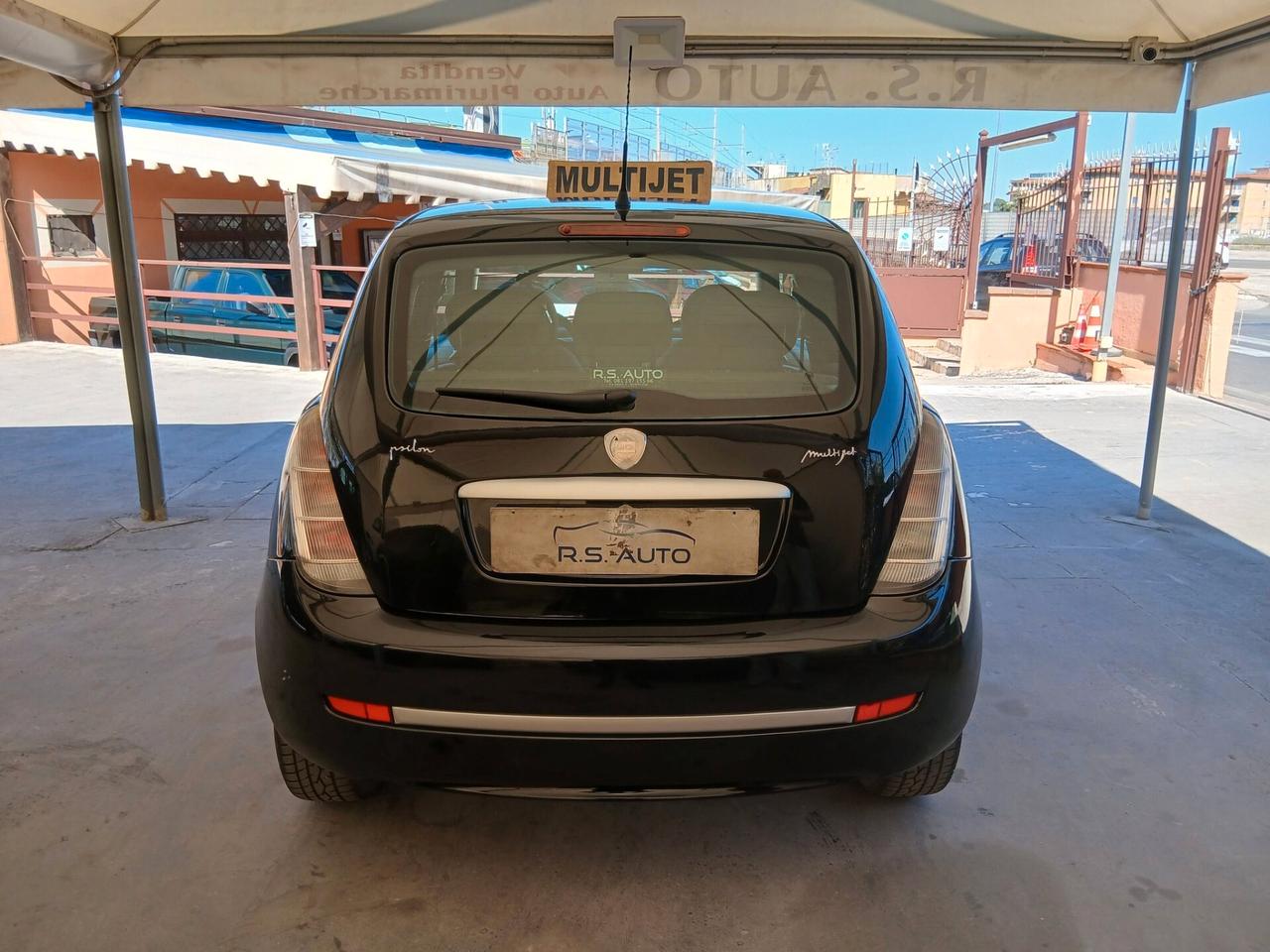 Lancia Ypsilon 1.3 MJT 75 CV full 06