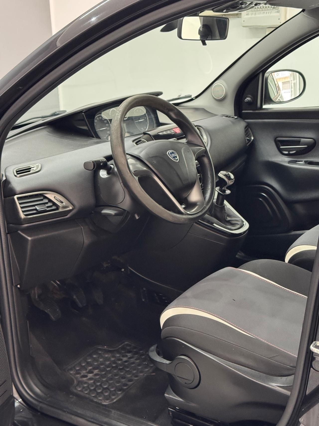 Lancia Ypsilon 1.2 69 CV 5 porte GPL Ecochic Gold