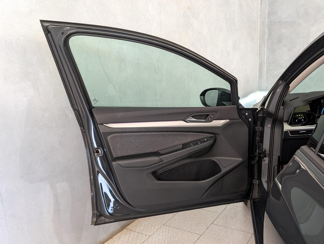 Volkswagen golf viii 1.0 eTSI 110cv DSG Life Move