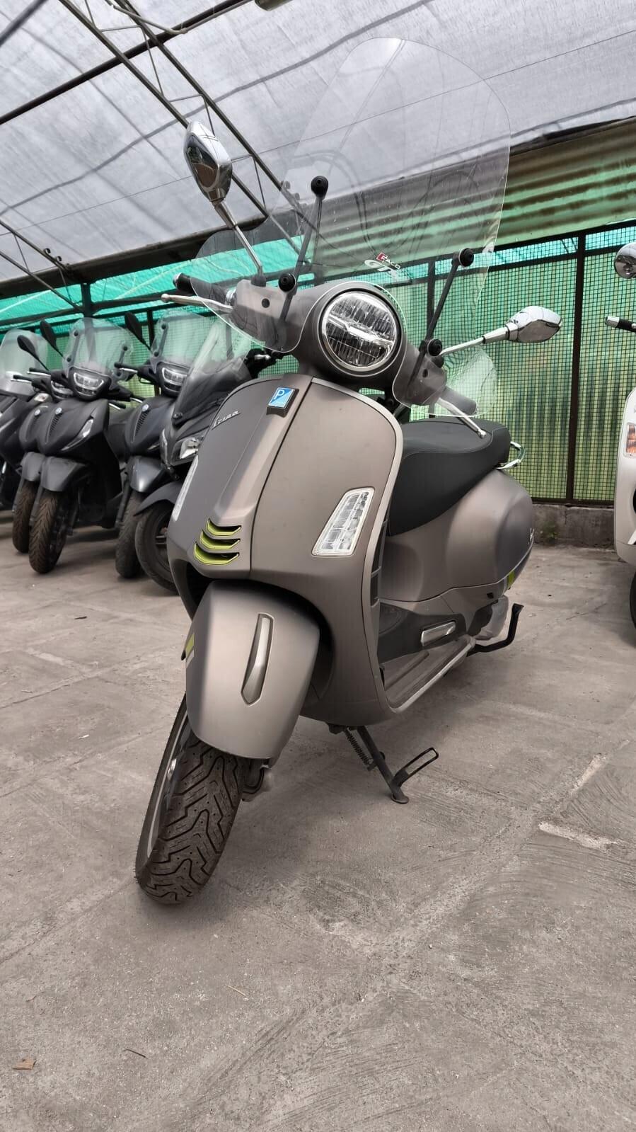 Vespa GTS 300 SUPERTECH del 2024 USATO