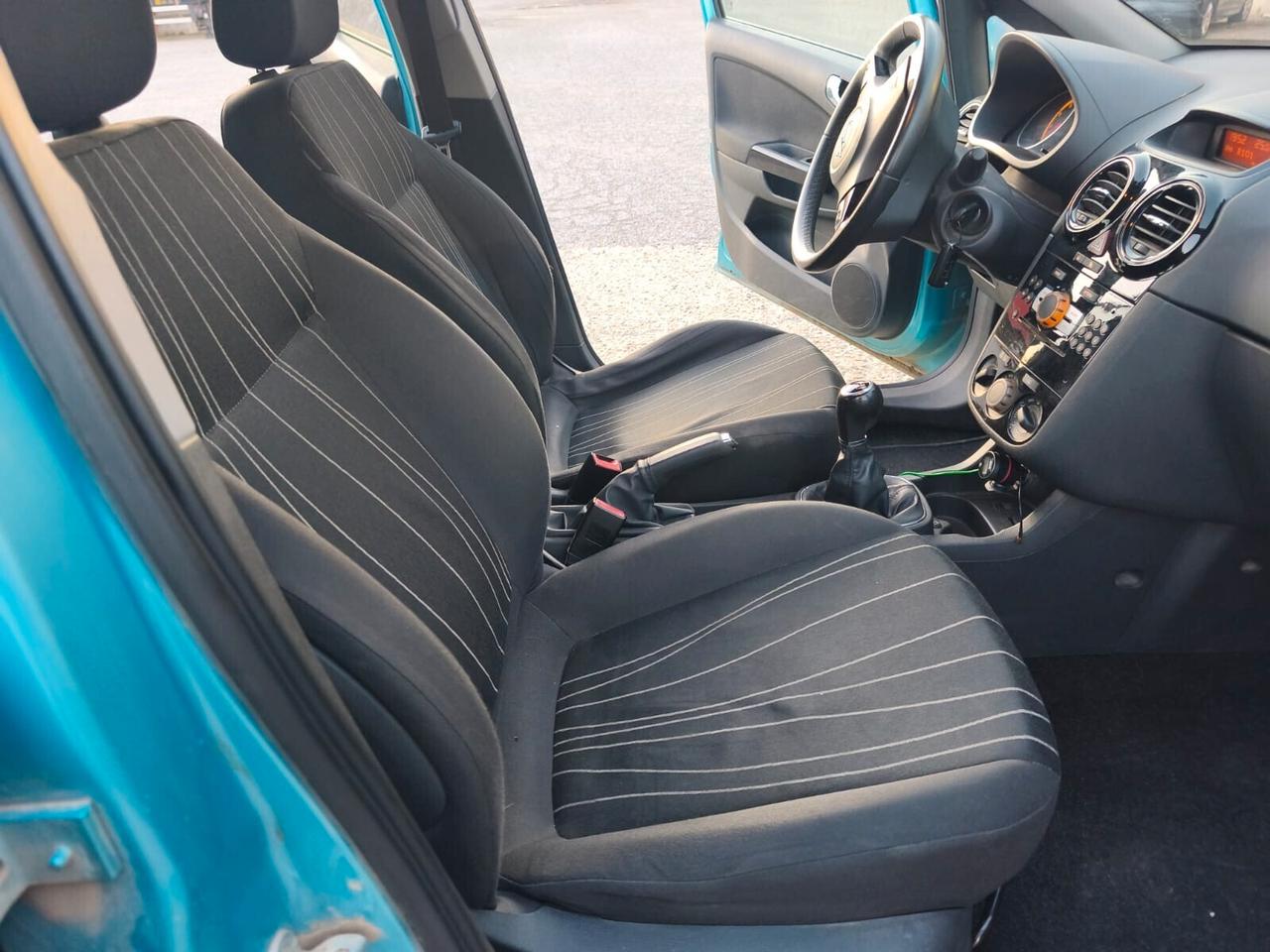 Opel Corsa 2011---1.2 Benzina Neopatentati