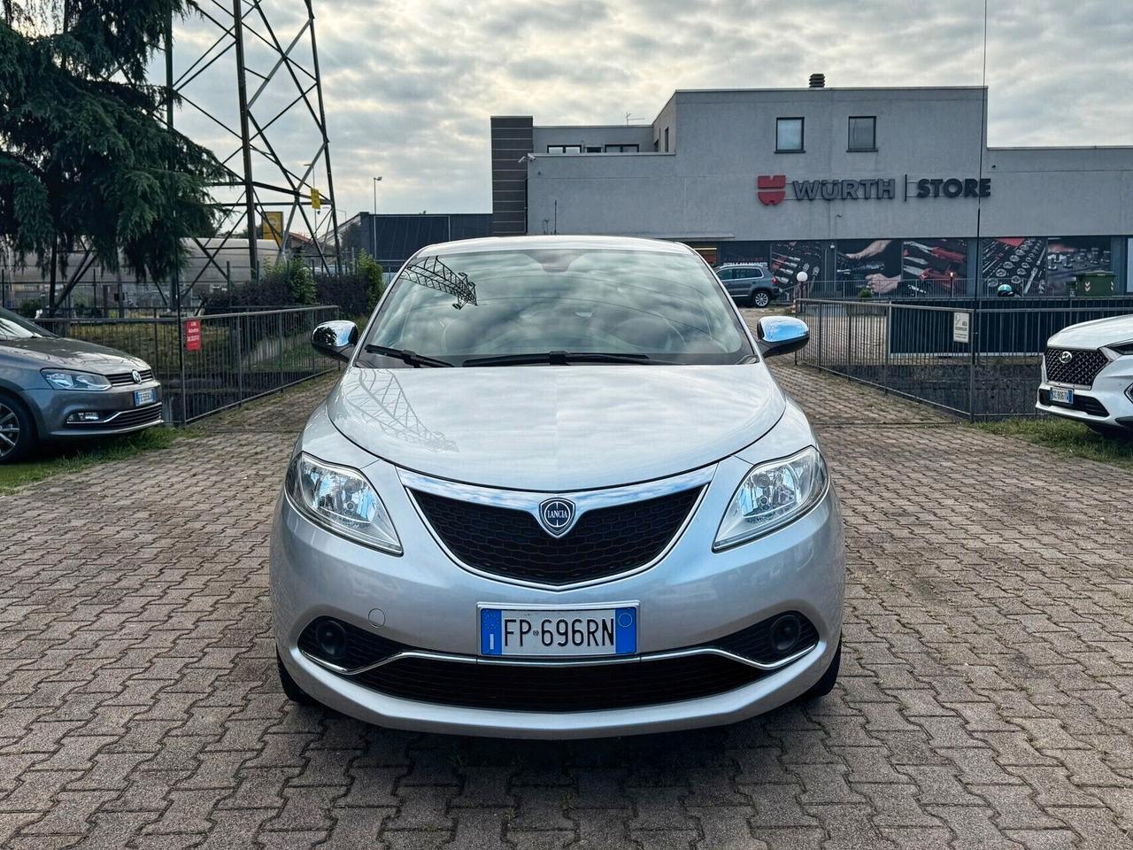 Lancia Ypsilon 1.2 69 CV 5 porte Platinum OK NEOPATENTATI