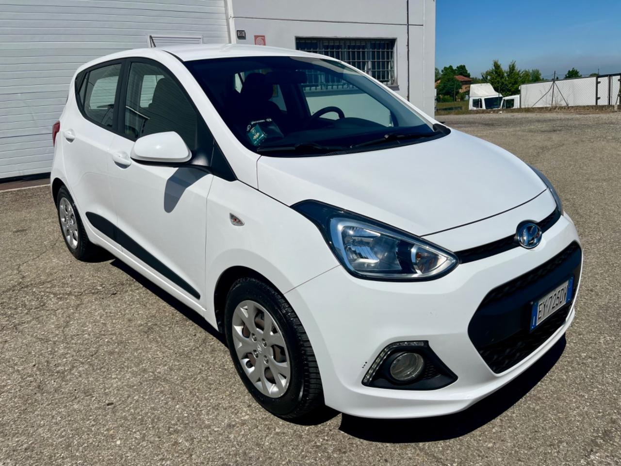 Hyundai i10 1.0benz 2015 64.000km cambio automatico perfetta