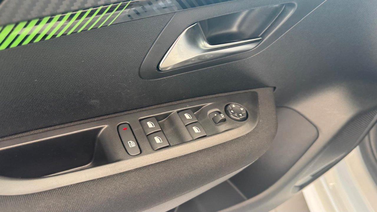 Peugeot 208 1.2 puretech Allure 100 Cv.