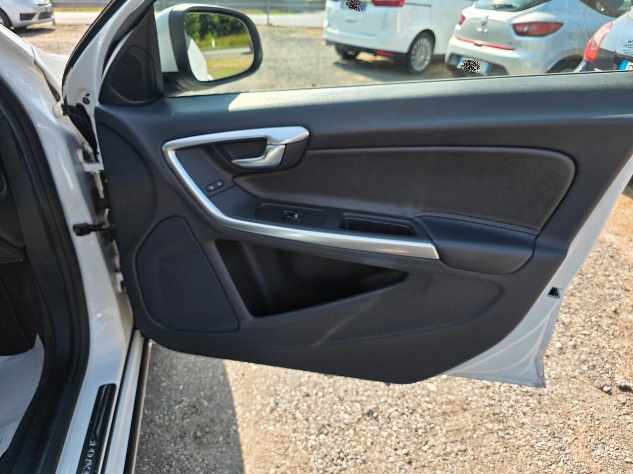 Volvo V60 D2 NEOPATENTATI