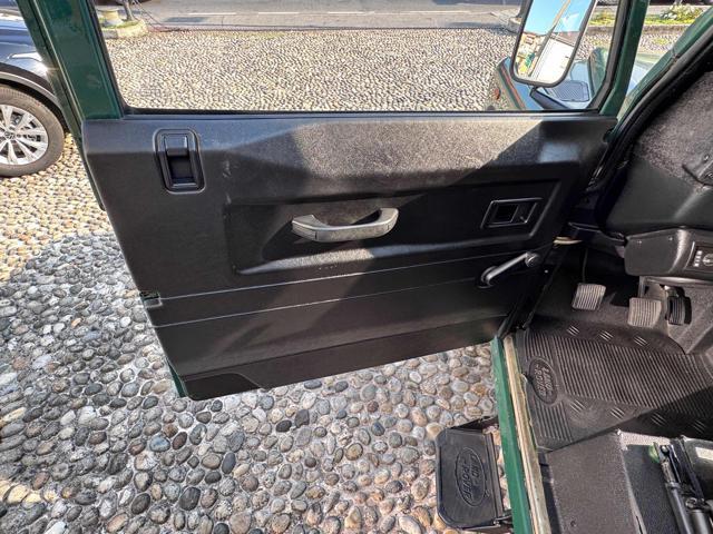 LAND ROVER Defender 90 2.5 Td5 Station Wagon E