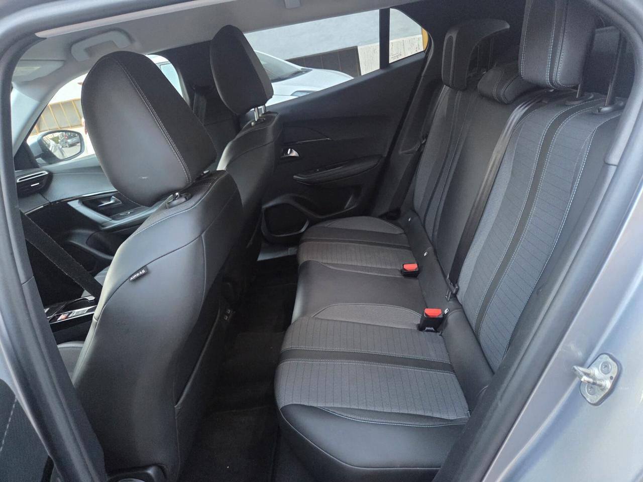 Peugeot 2008 BlueHDi 110 S&S Allure Pack