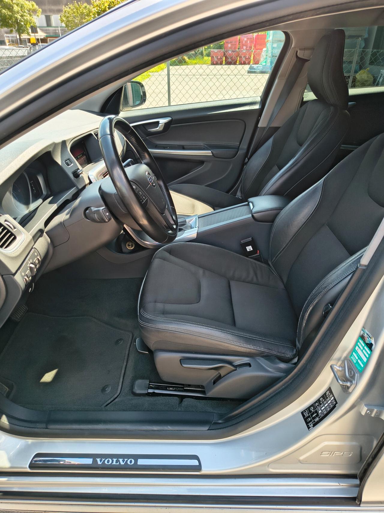 Volvo V60 Cross Country D3 Momentum