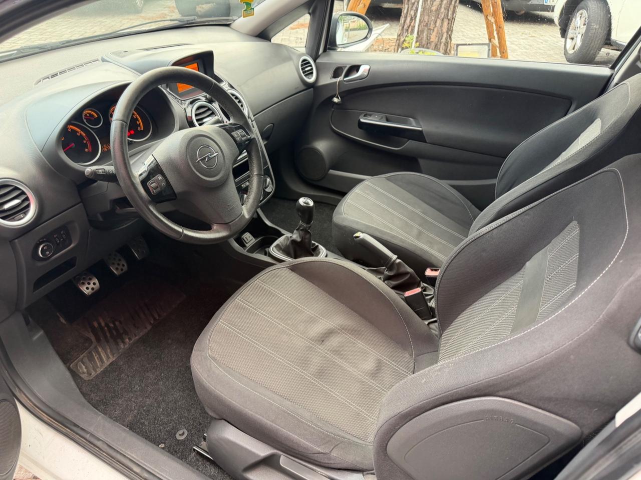 Opel Corsa 1.2 BENZINA 2014 - NEOPATENTATI