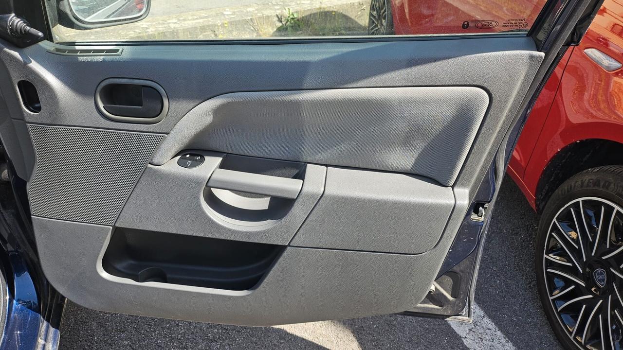 Ford Fiesta 1.2 5p. Ghia Neopatentati