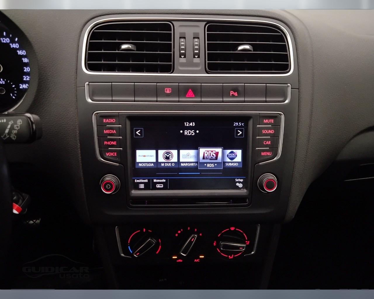 VOLKSWAGEN Polo V 2014 - Polo 5p 1.0 mpi Comfortline 75cv