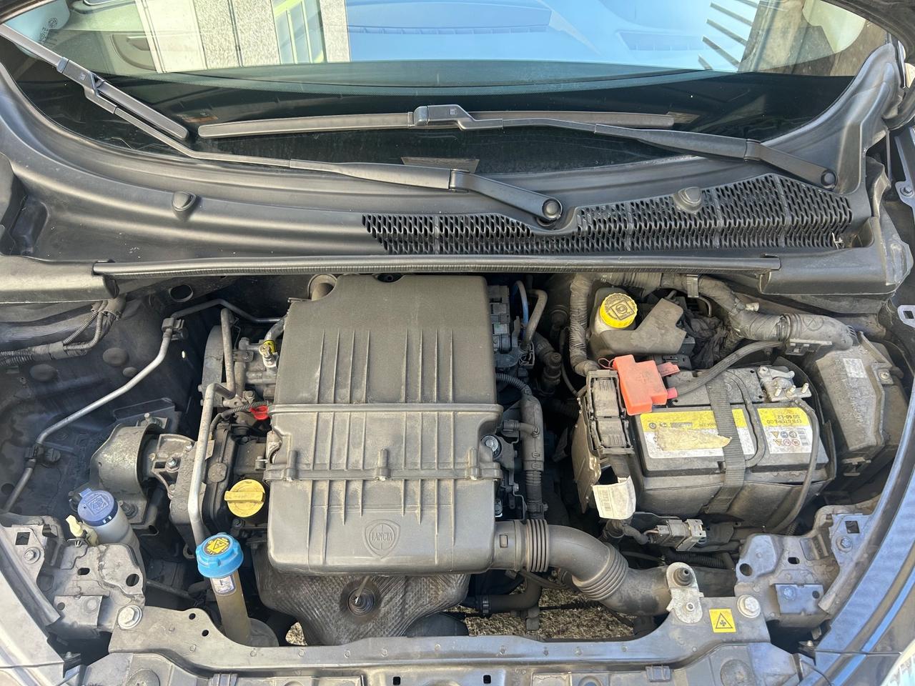 Lancia Ypsilon 1.2 69 CV 5 porte Silver