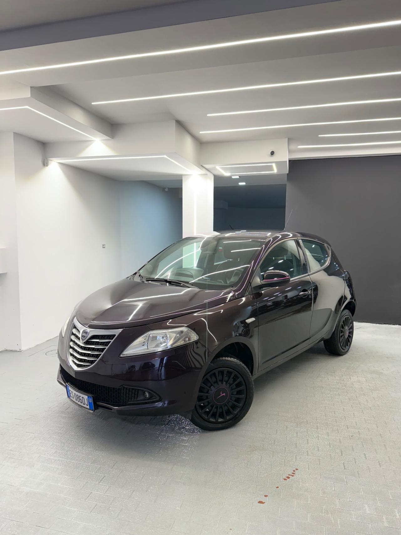 Lancia Ypsilon 0.9 TwinAir 85 CV 5 porte Metano Ecochic Elefantino