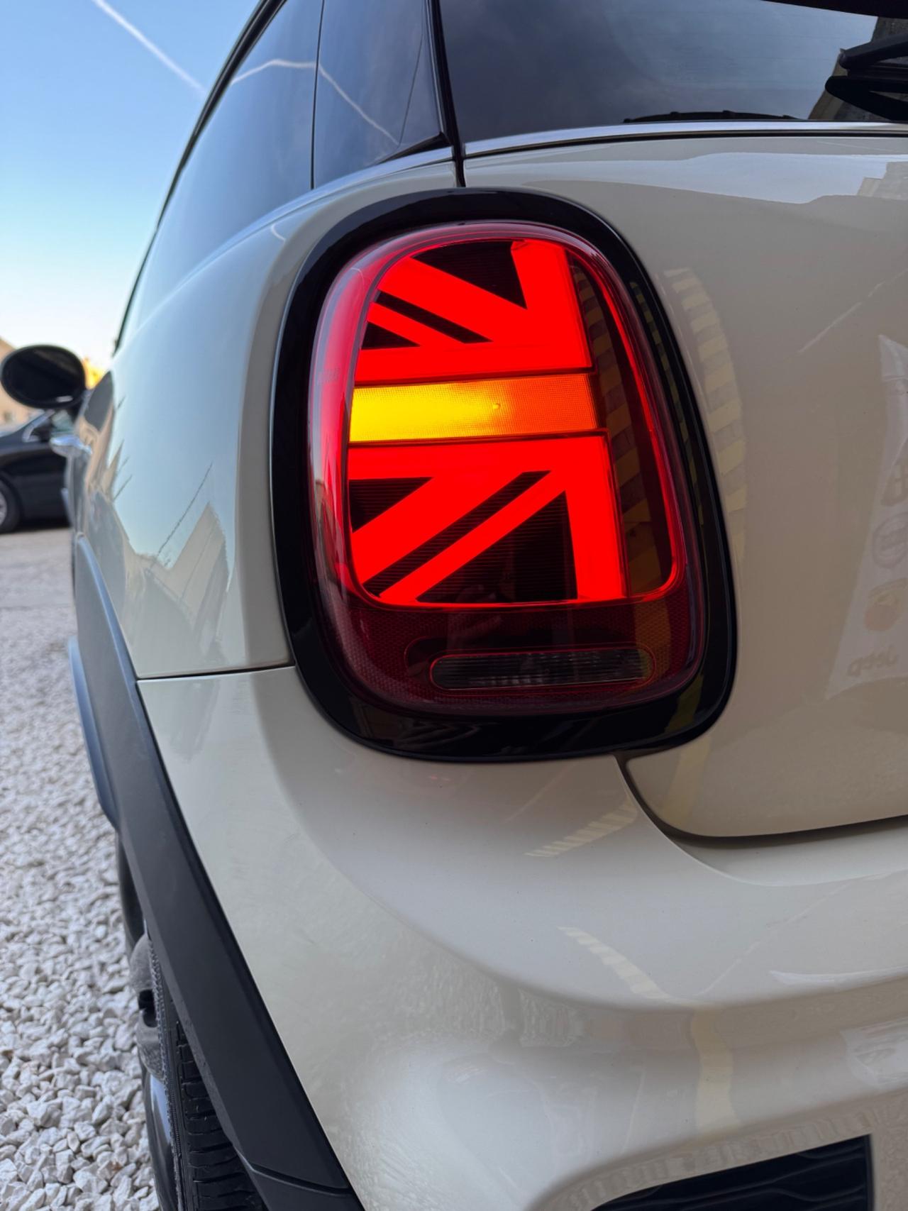 Mini F56 2.0 John Cooper Works Pro 231cv Auto 3p