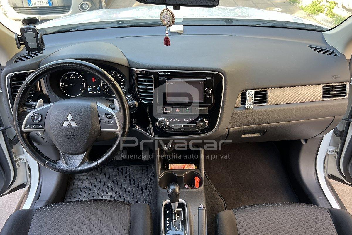 MITSUBISHI Outlander 2.2 DI-D 4WD Instyle 7p.