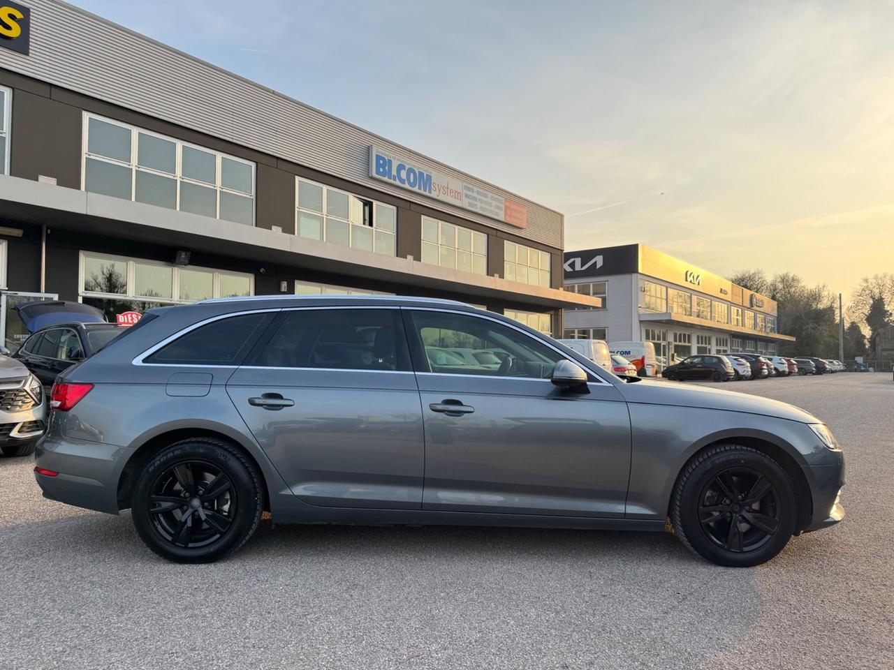 Audi A4 Avant 2.0 TDI 122 CV S tronic Sport Neopatentati