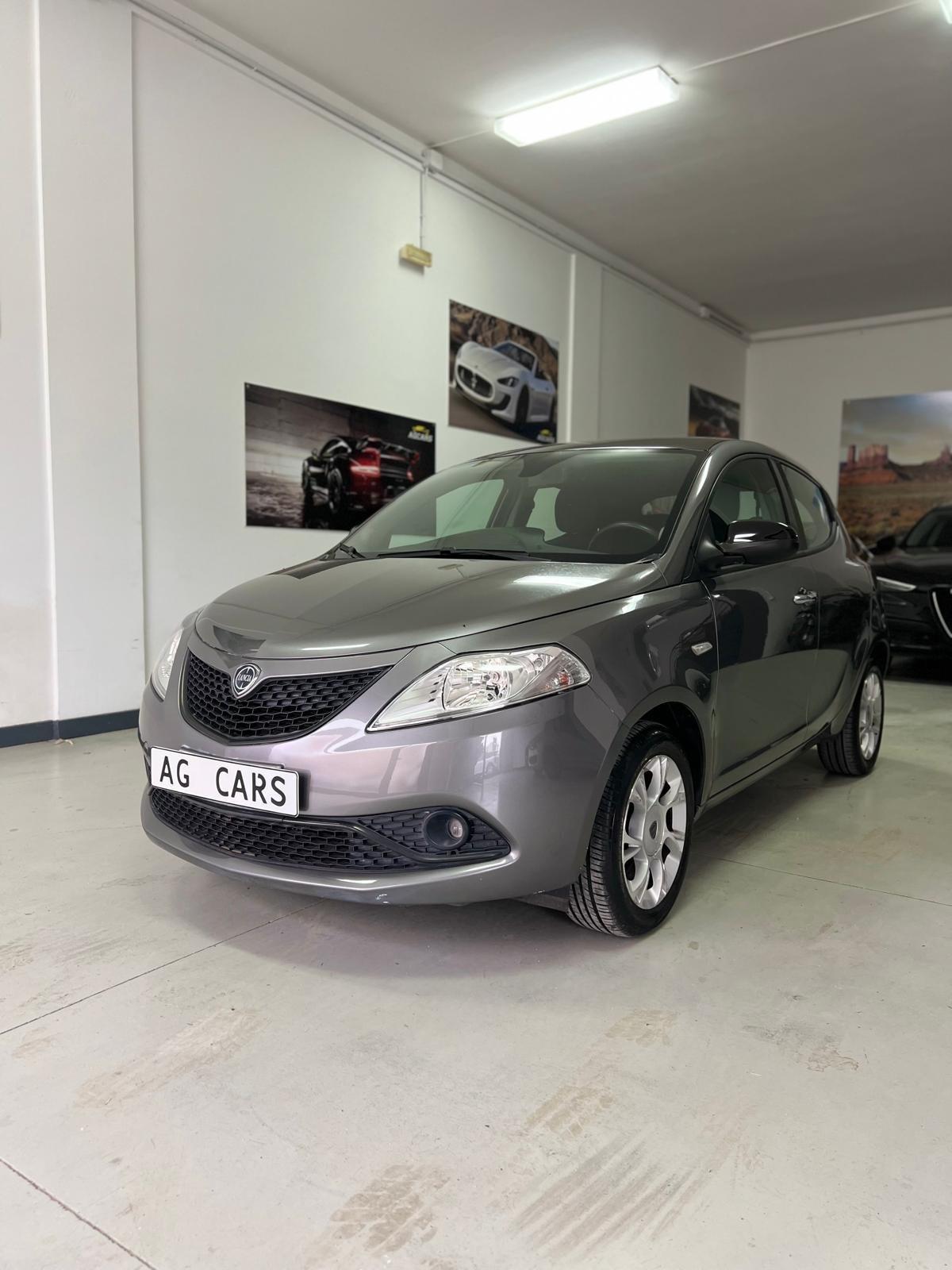 Lancia Ypsilon 1.2 69 CV 5 porte S&S Platinum