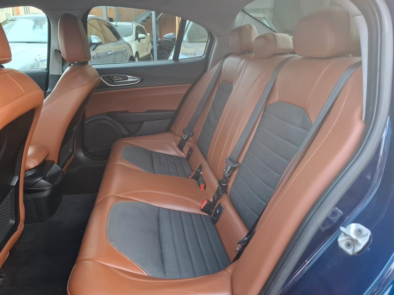 Alfa Romeo Giulia 2.2 allestimento " COMPETIZIONE "