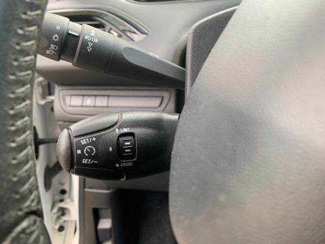 PEUGEOT 208 1° serie PureTech 82 5 porte Allure