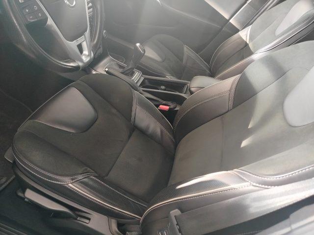 VOLVO V40 D2 R-design