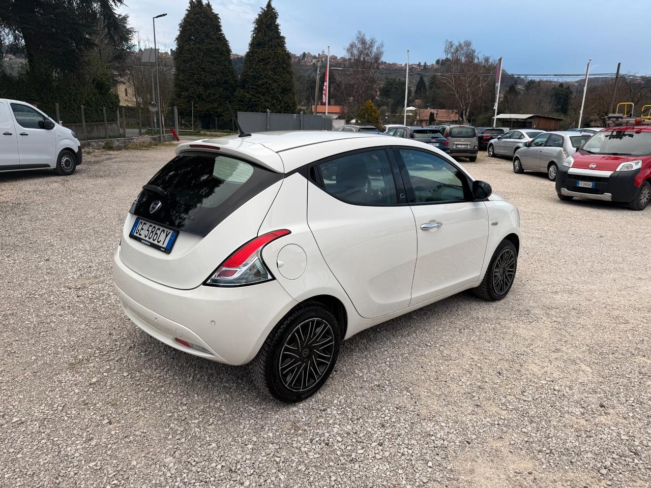 Lancia Ypsilon 1.0 FireFly Hybrid Ecochic Gold 50.000 KM