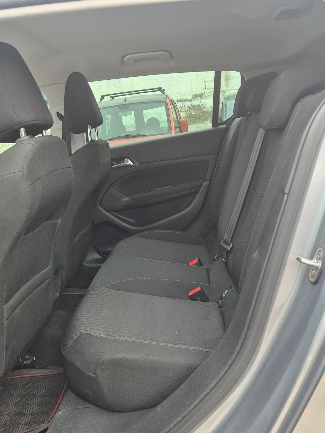 Peugeot 308 BlueHDi 120 S&S Allure