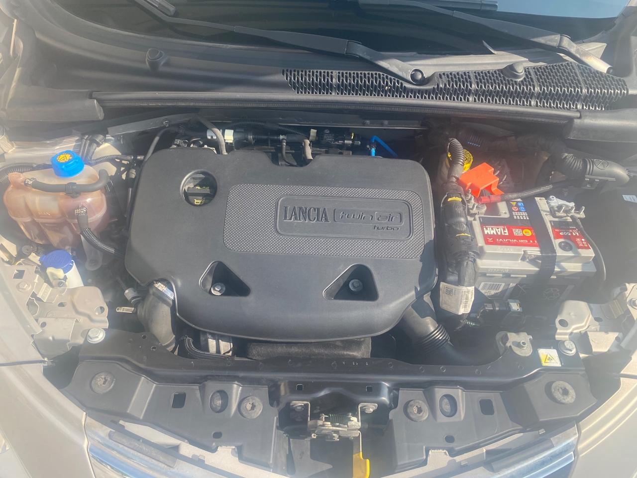 Lancia Ypsilon 0.9 TwinAir 85 CV 5 porte Metano Ecochic Gold
