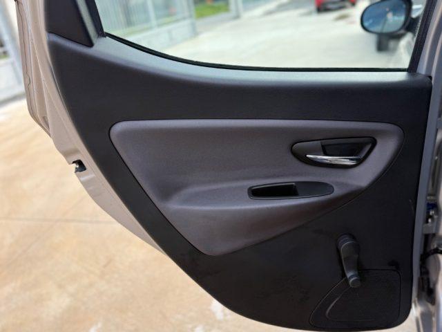 LANCIA Ypsilon 1.2 69 CV 5 porte Gold BICOLOR