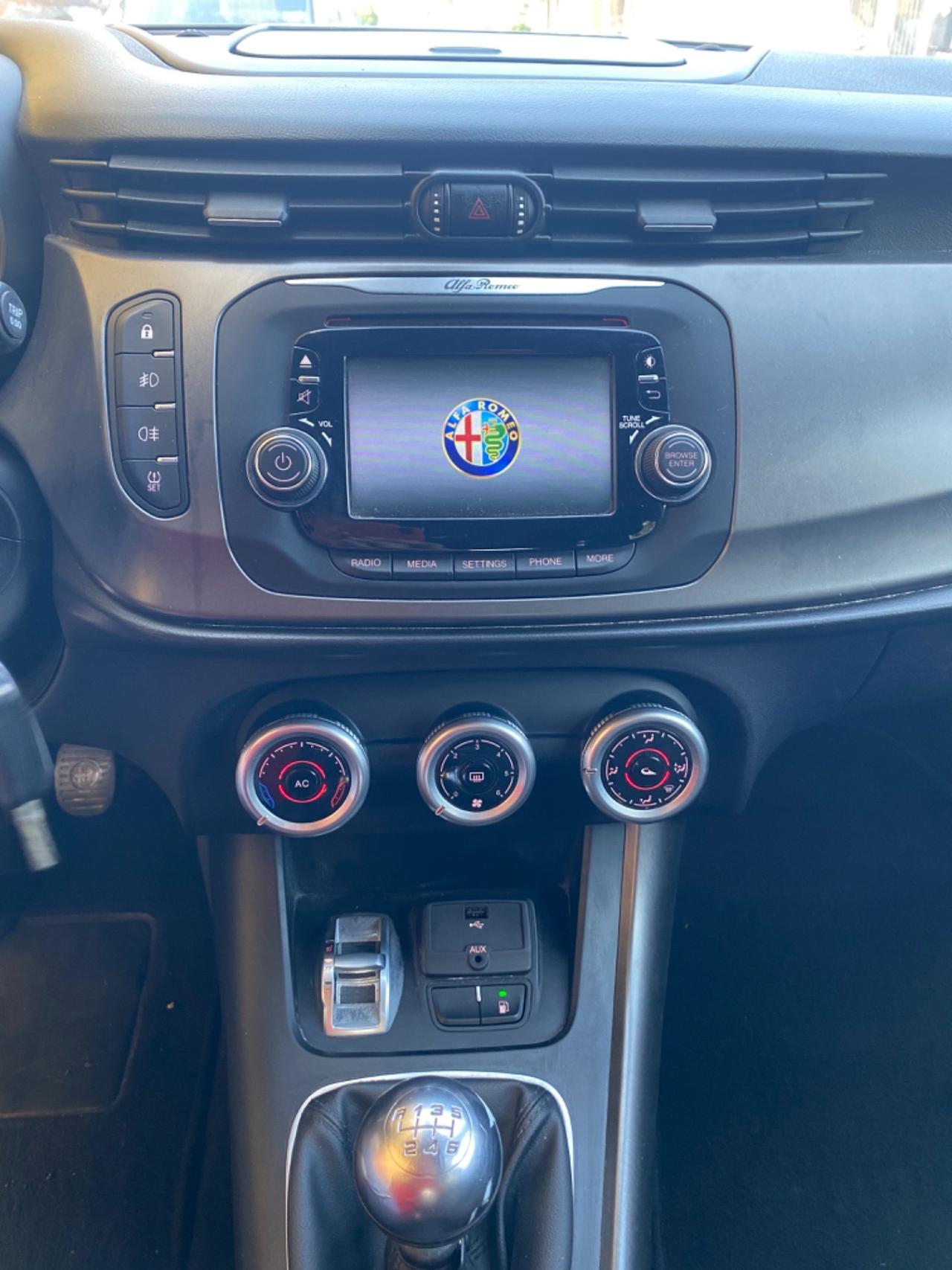Alfa Romeo Giulietta 1.4 T-Jet GPL 2014 Full