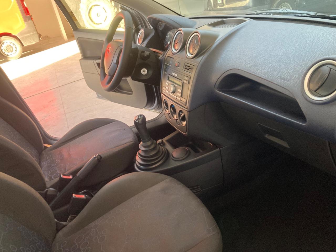 Ford Fiesta 1.4 TDCi 5p. Ghia per neopatentati