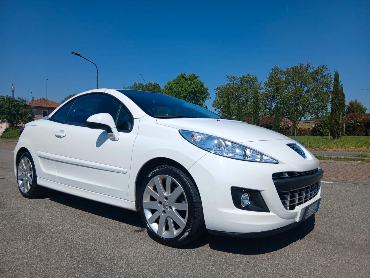 Peugeot 207 1.6 VTi 120CV CC Féline
