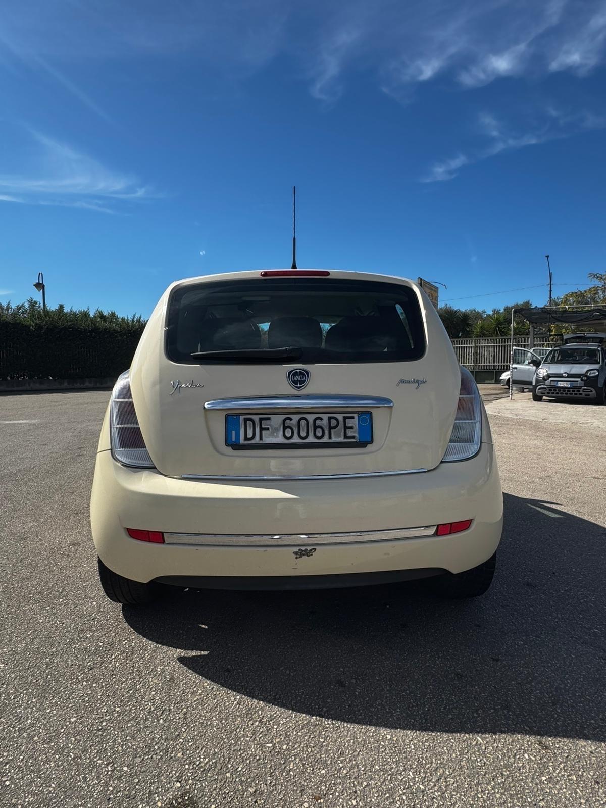 Lancia Ypsilon 1.3 MJT 90 CV Blue&Me