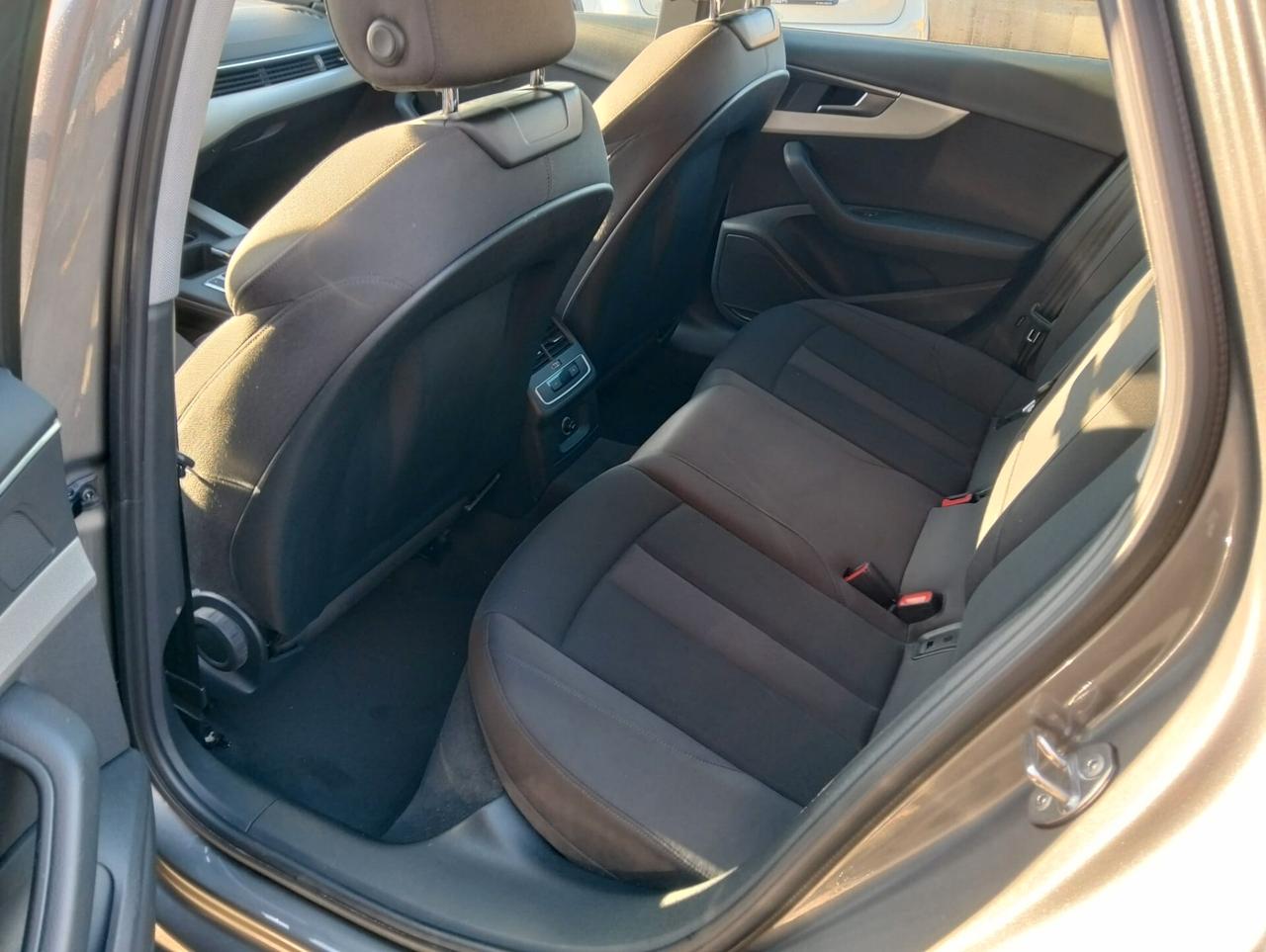 Audi A4 Avant 30 TDI/136 CV S tronic Business Advanced