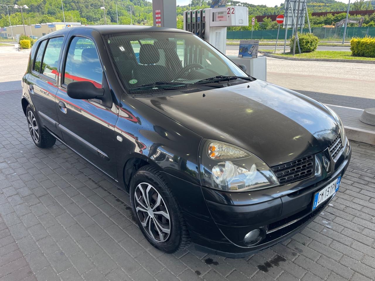 RENAULT CLIO 1.2 BENZINA NEOPATENTATI 170.000 Km 2004.