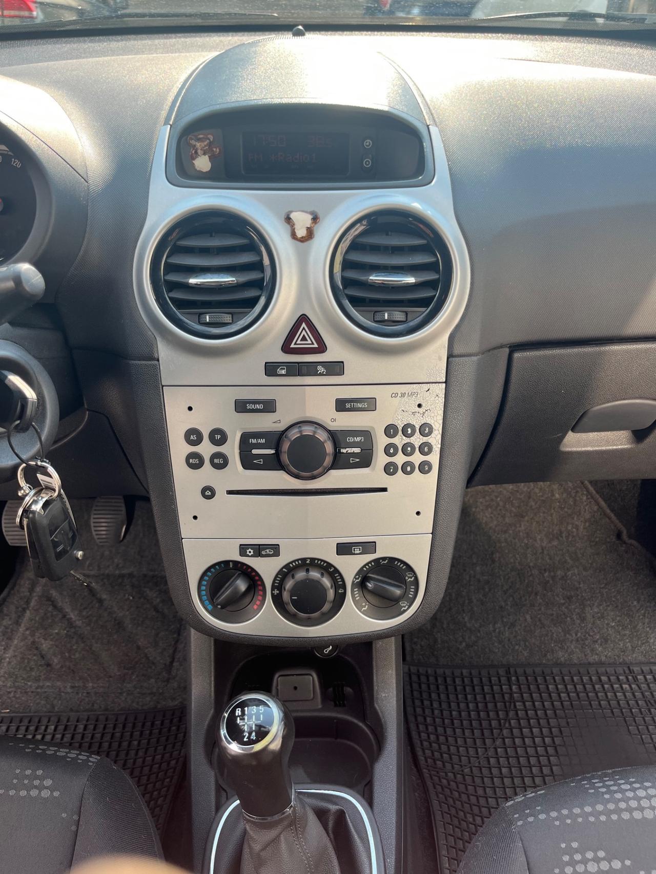 Opel Corsa 1.2 3 porte CATENA FATTA - OK NEOPATENTI