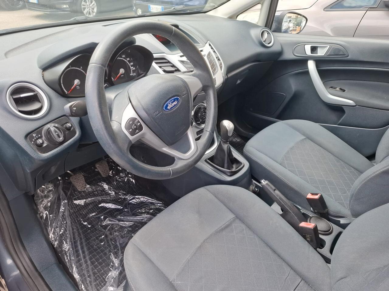 Ford Fiesta TITANIUM 1.4 TDCi 70CV 5 porte