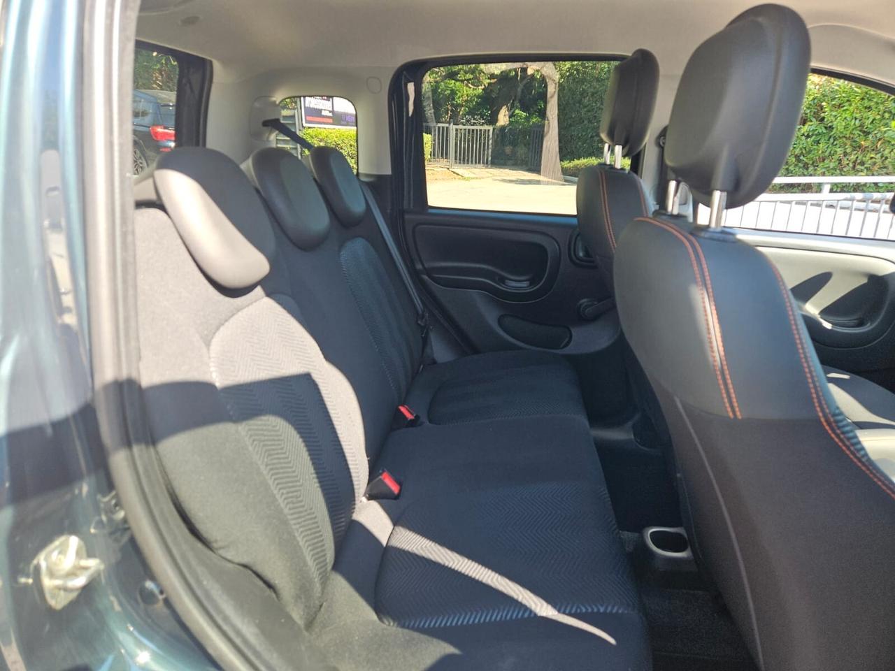 Fiat Panda Cross 1.0 FireFly S&S Hybrid Garmin
