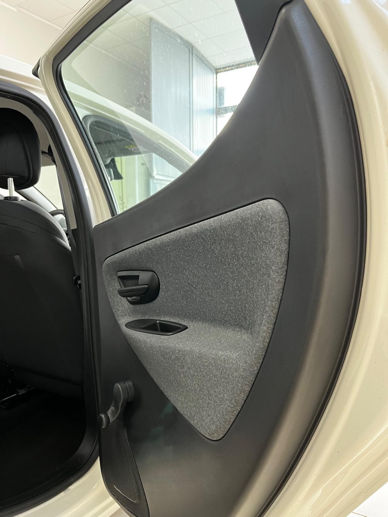 LANCIA YPSILON 1.0 FireFly 5 porte S&S Hybrid Ecochic Silver