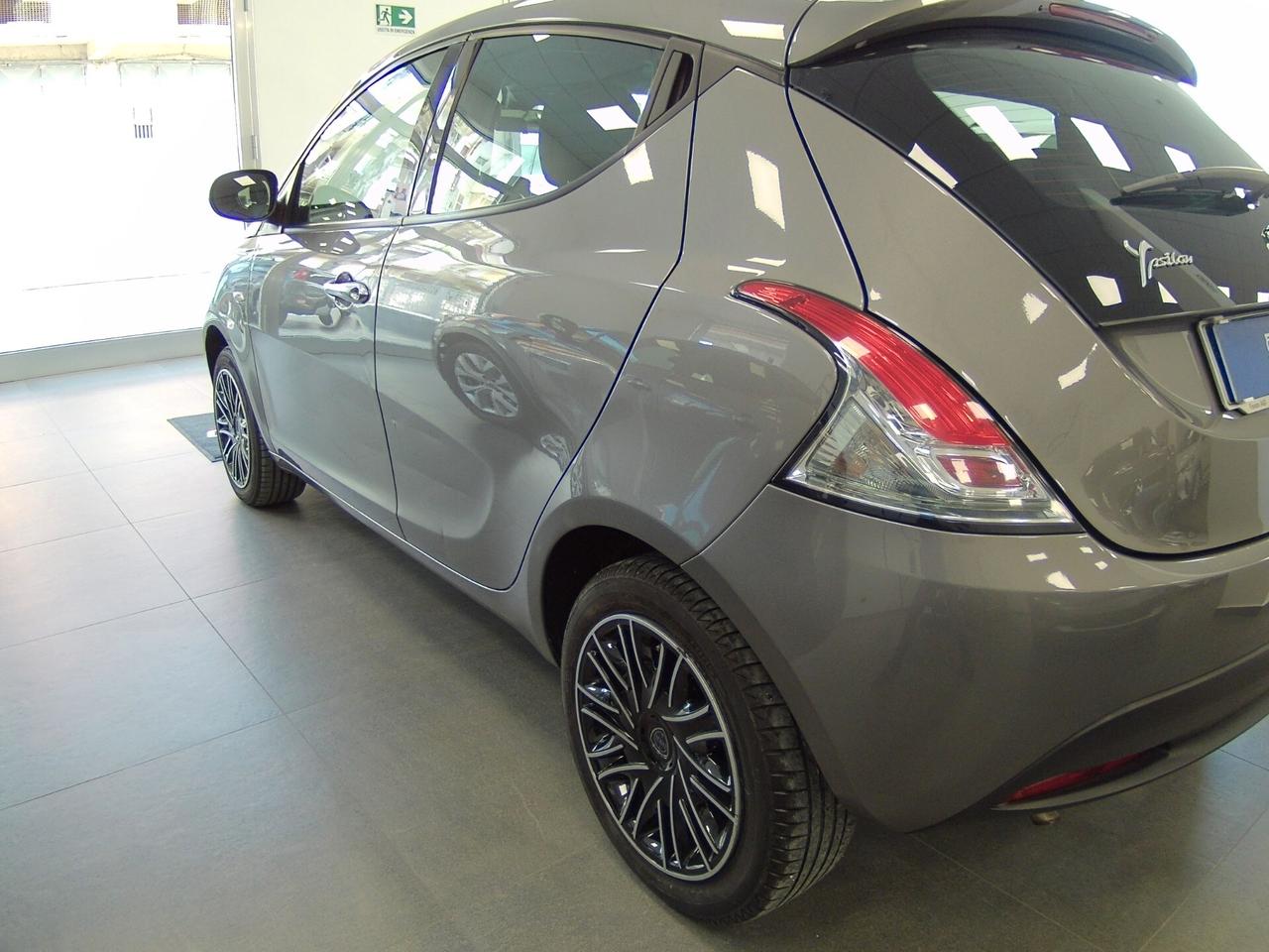 Lancia Ypsilon 1.0 FireFly 5 porte S&S Hybrid Silver Plus