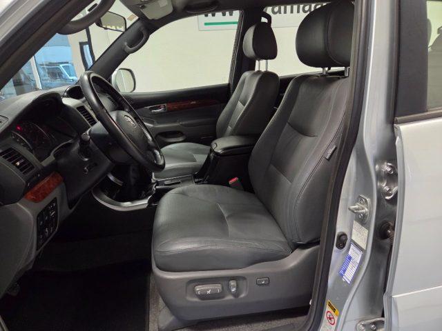 TOYOTA Land Cruiser 3.0 D-4D 16V CAMBIO MANUALE