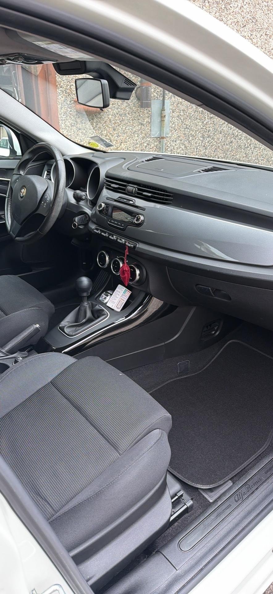 Alfa Romeo Giulietta 1.6 JTDm-2 105 CV Distinctive